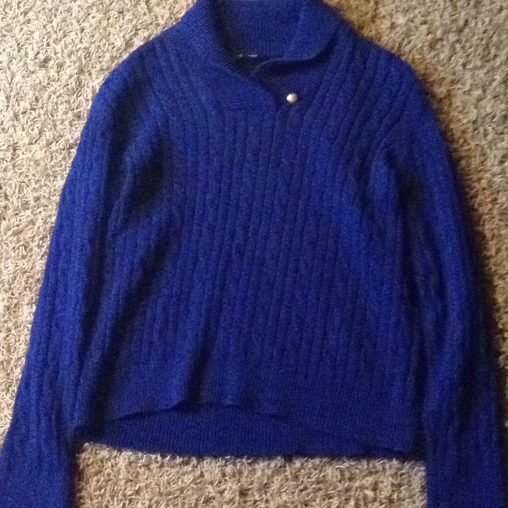 Dark blue highneck sweater