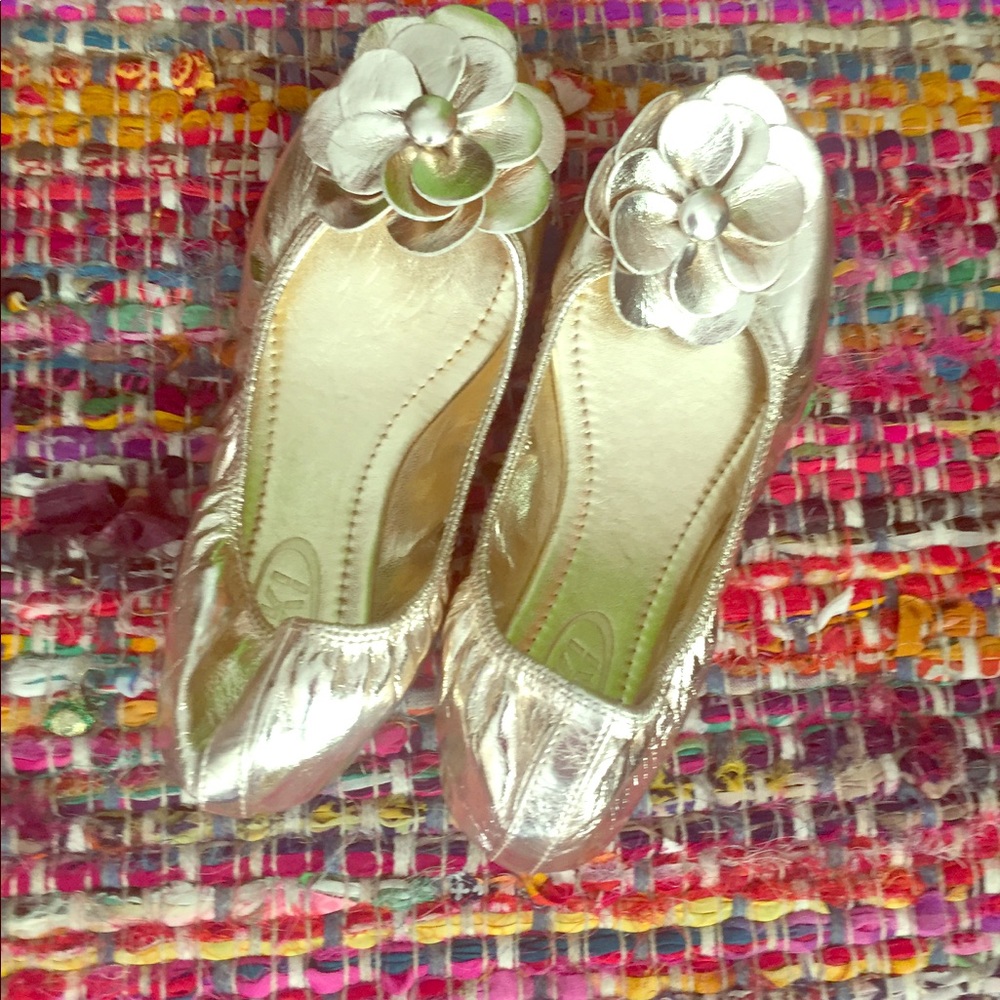 Golden beautiful Flat shoes