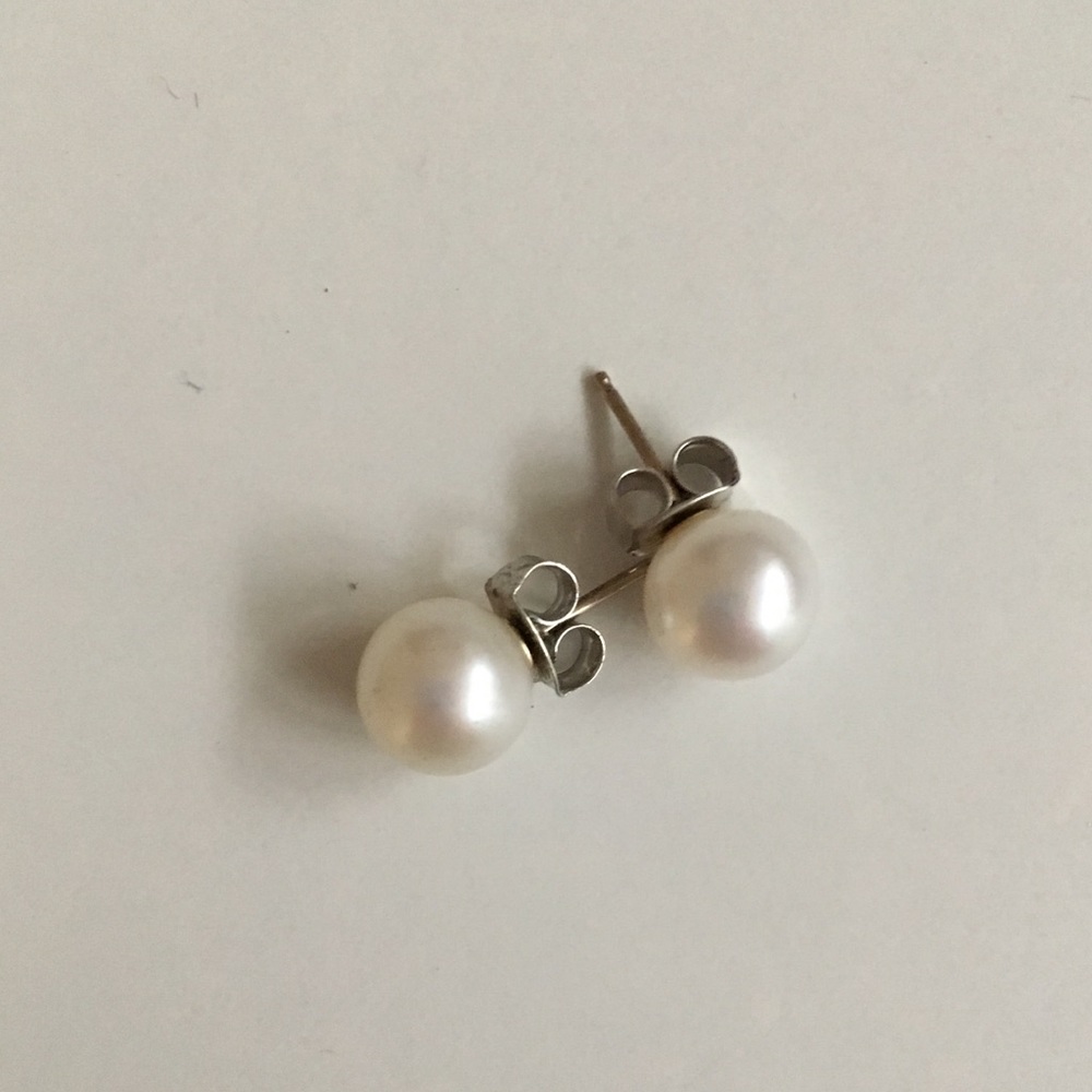 Medium Sized Pearl Earrings