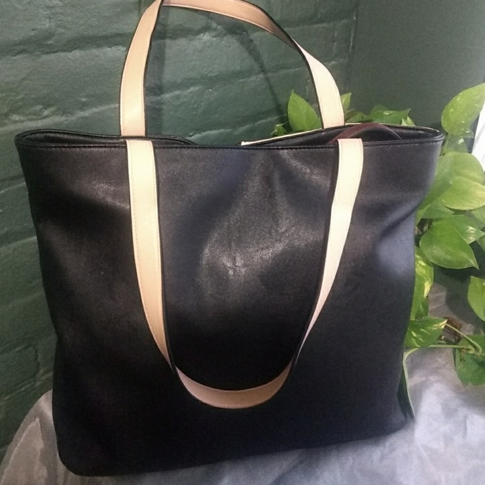 For @deedee_barr Kenneth Cole Reaction Tote - Picture 3 of 5