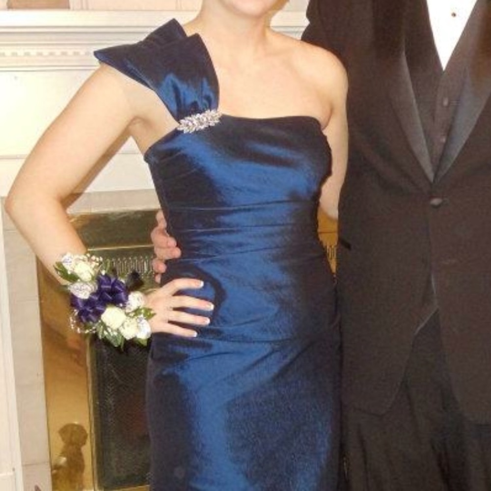 One shoulder gown featuring beautiful brooch!