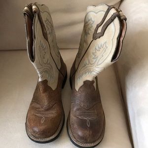 Lightly used Ariat cowboy boot