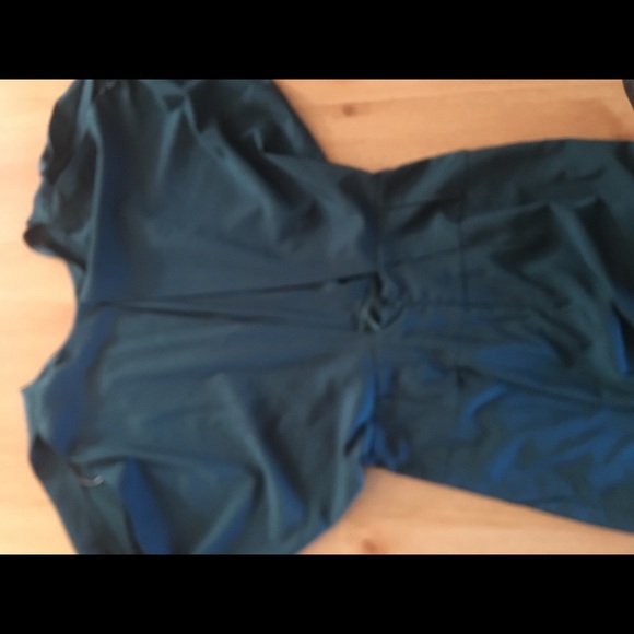 Open back and sleeve dress - Picture 2 of 2