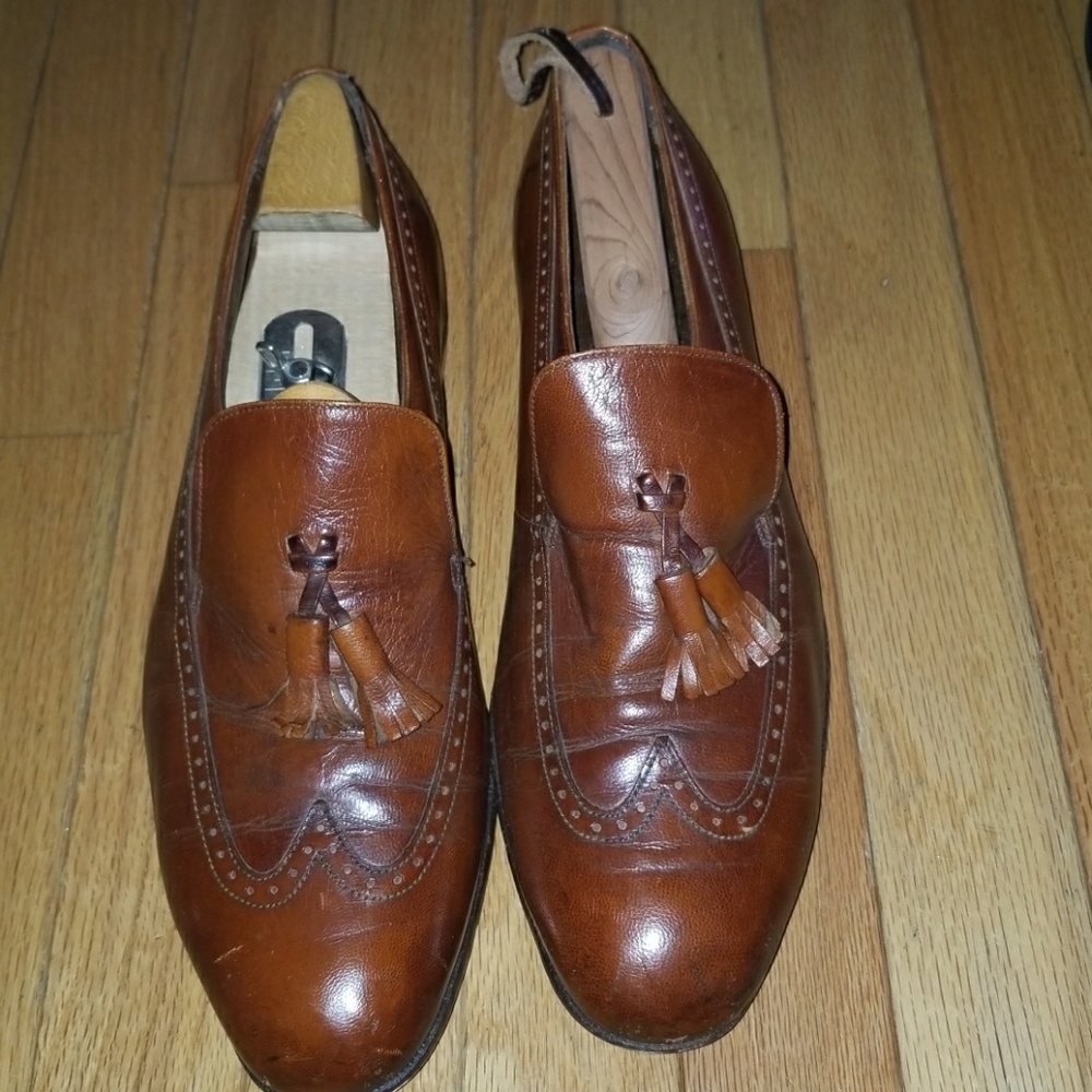 Loafers w/ tassel and shoe tree