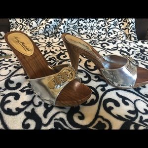 Cute Siver Wooded sandal