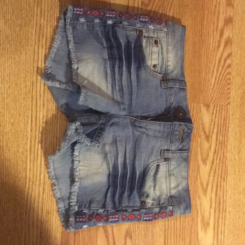 Never worn size 3 no boundaries shorts
