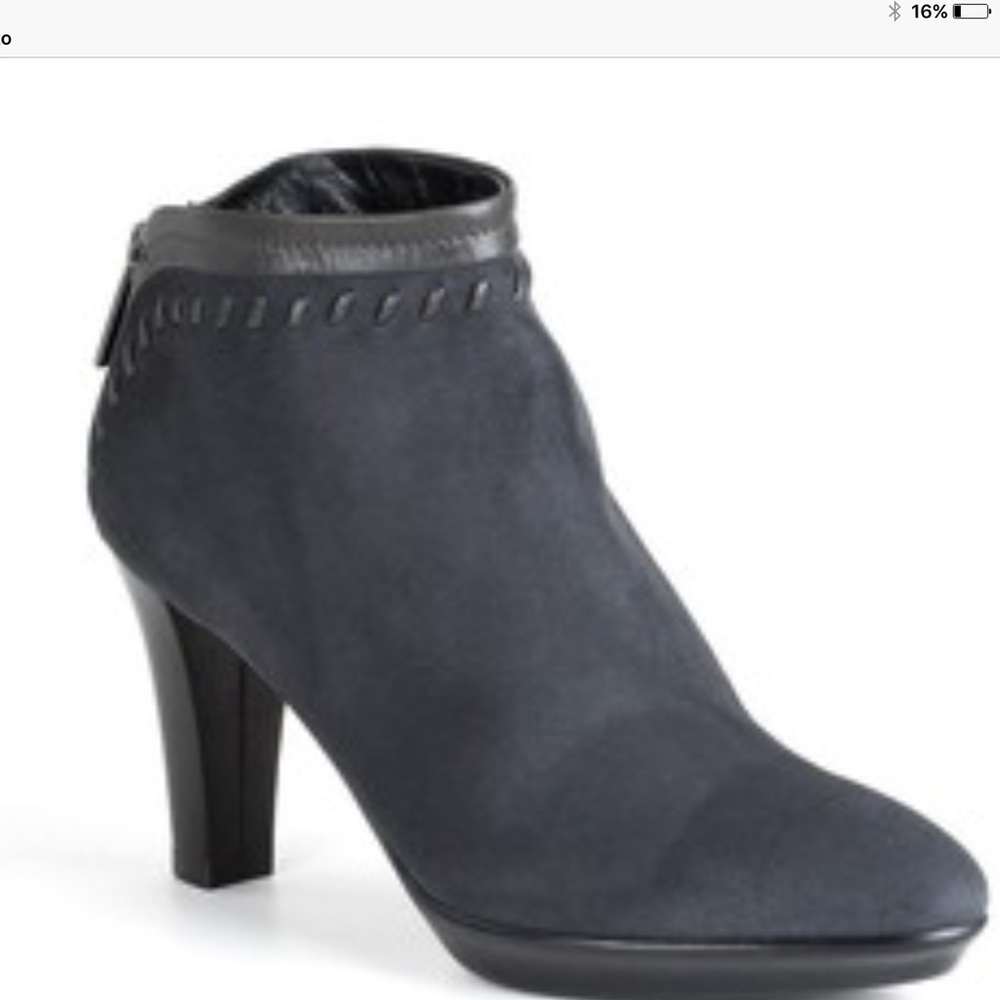 Aquatalia weatherproof boots size 9 1/2. Unworn