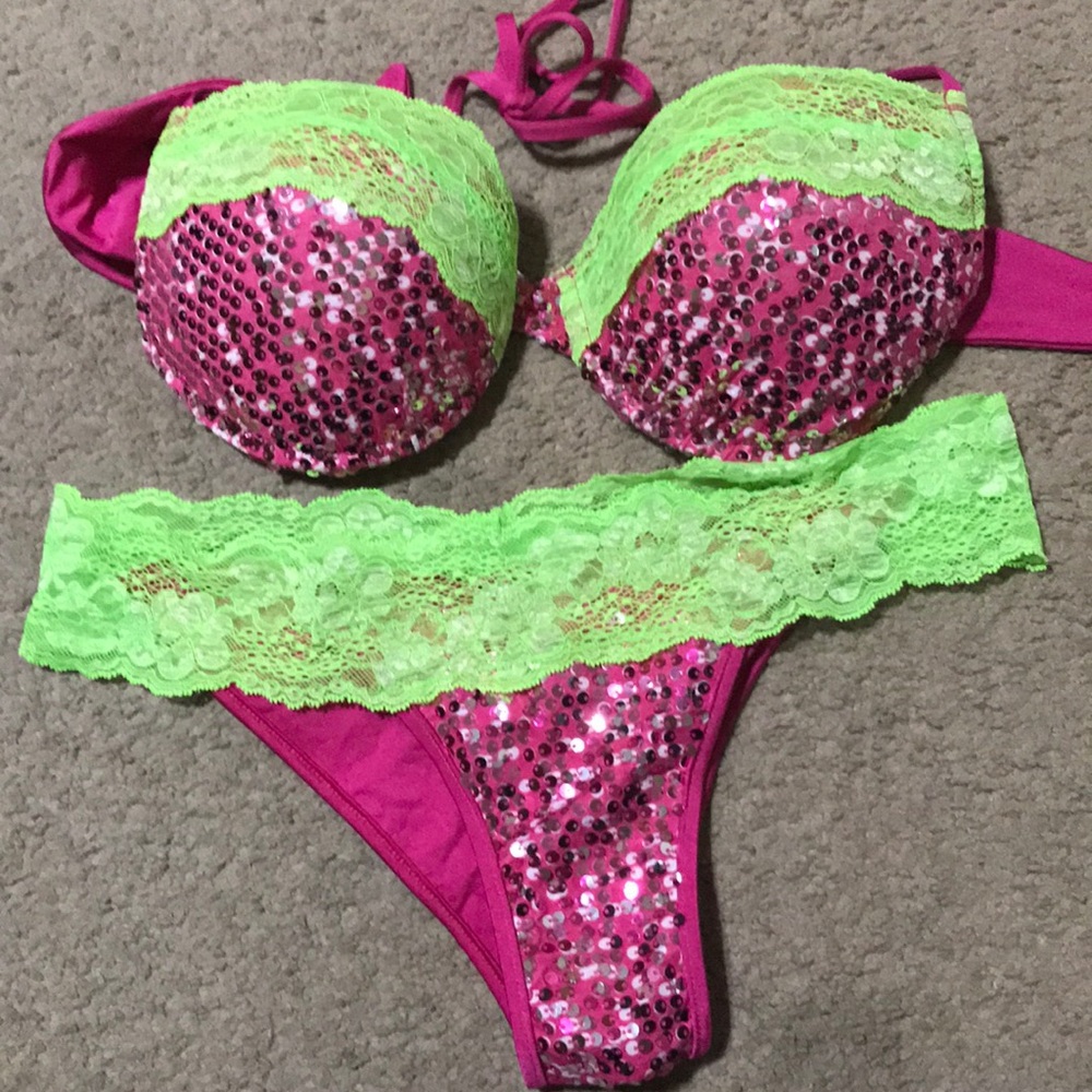 Beach Bunny bikini new without tags.