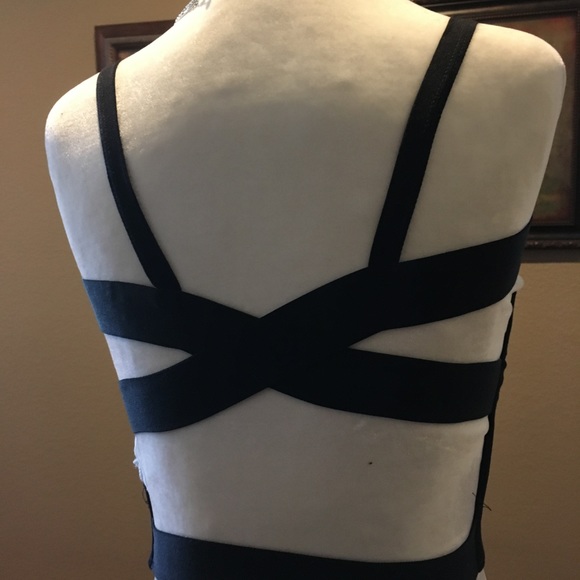 Black bralette with crossed back straps - Picture 3 of 6