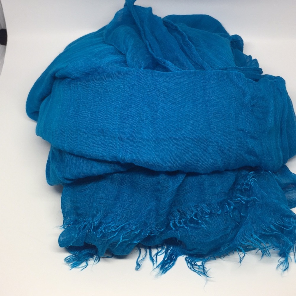 NWT Laura blue scarf