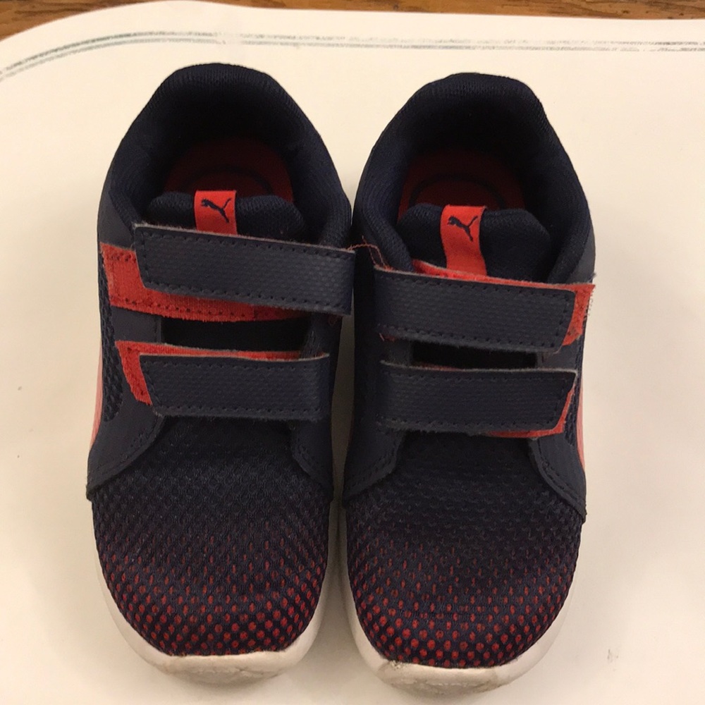 Boys size 8 toddler shoes puma.