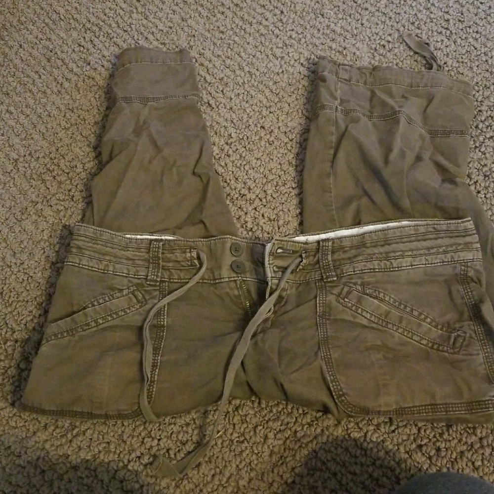 Hollister brand cargo capri pants