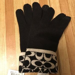 coach signature knit tech gloves
