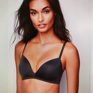 Victoria’s Secret lightly lined wireless bra