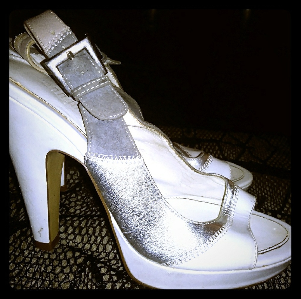 Ann Marino white,silver & grey leather slingbacks