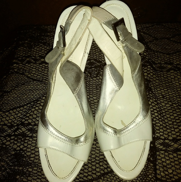 Ann Marino white,silver & grey leather slingbacks - Picture 2 of 2