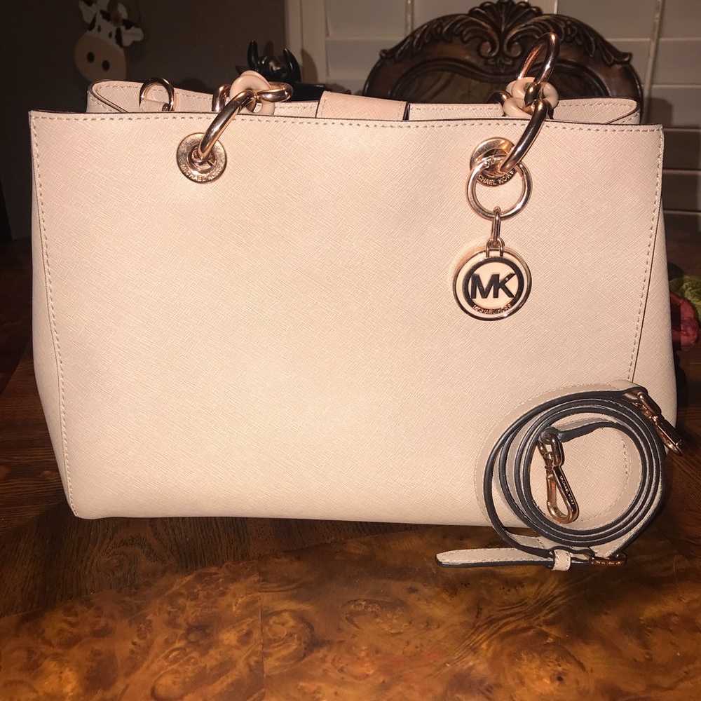 Rose Gold Micheal Kors Purse