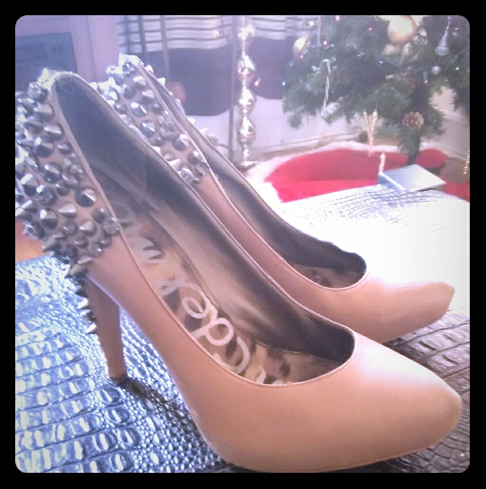 Tan heel