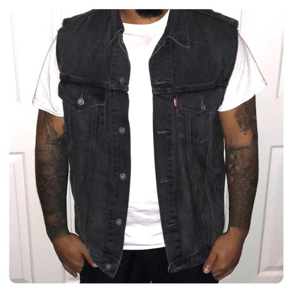 Levi Distressed sleeve Vest