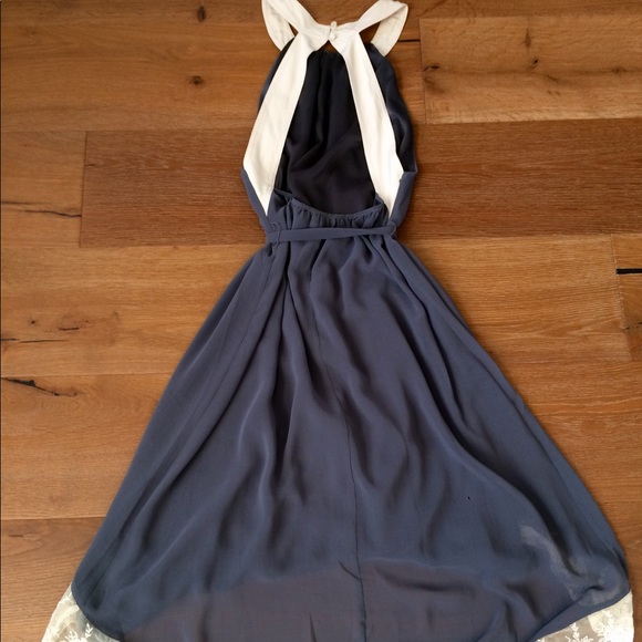 Vintage-inspired, backless, a-line dress with lace - Picture 2 of 4