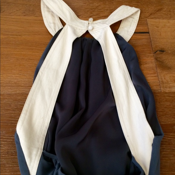 Vintage-inspired, backless, a-line dress with lace - Picture 3 of 4