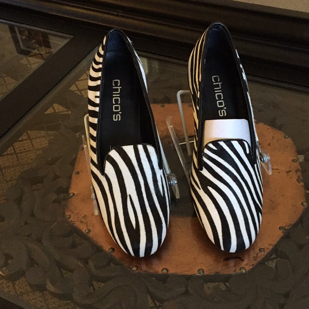New Chico’s black and white zebra 🦓 flats. Sz 7.