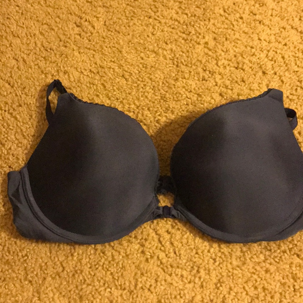 Navy front closure push up