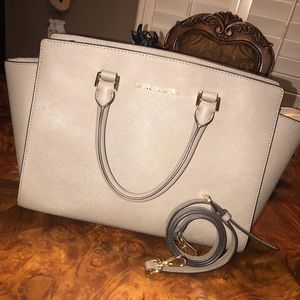 Grey Micheal Kors Purse