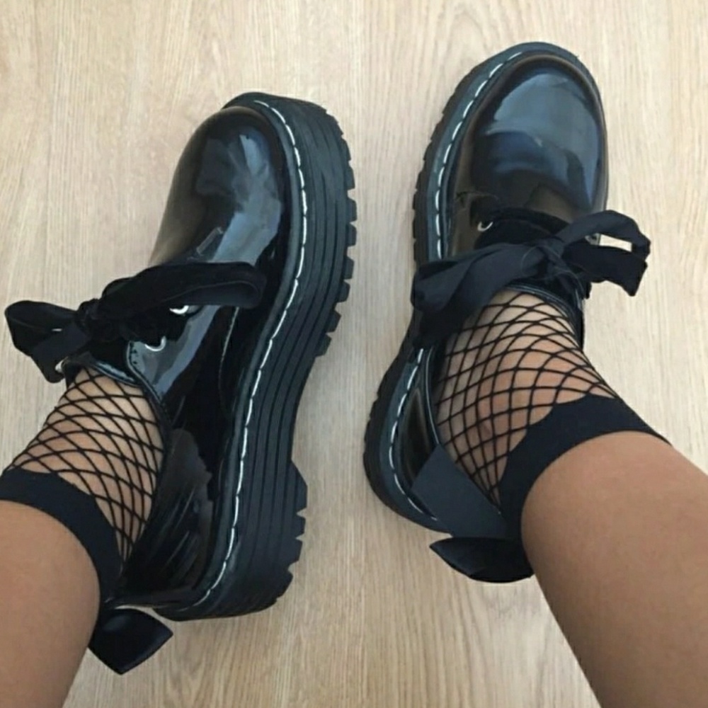 Fishnet Bow Socks - Picture 2 of 2