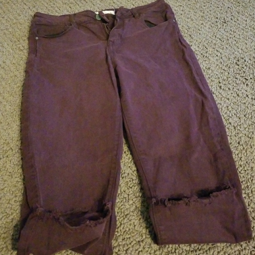 Ripped knee skinny jeans