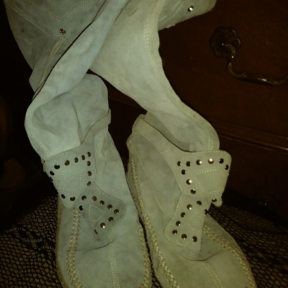 Baby blue suade fringe steve madden moccasins - Picture 2 of 2