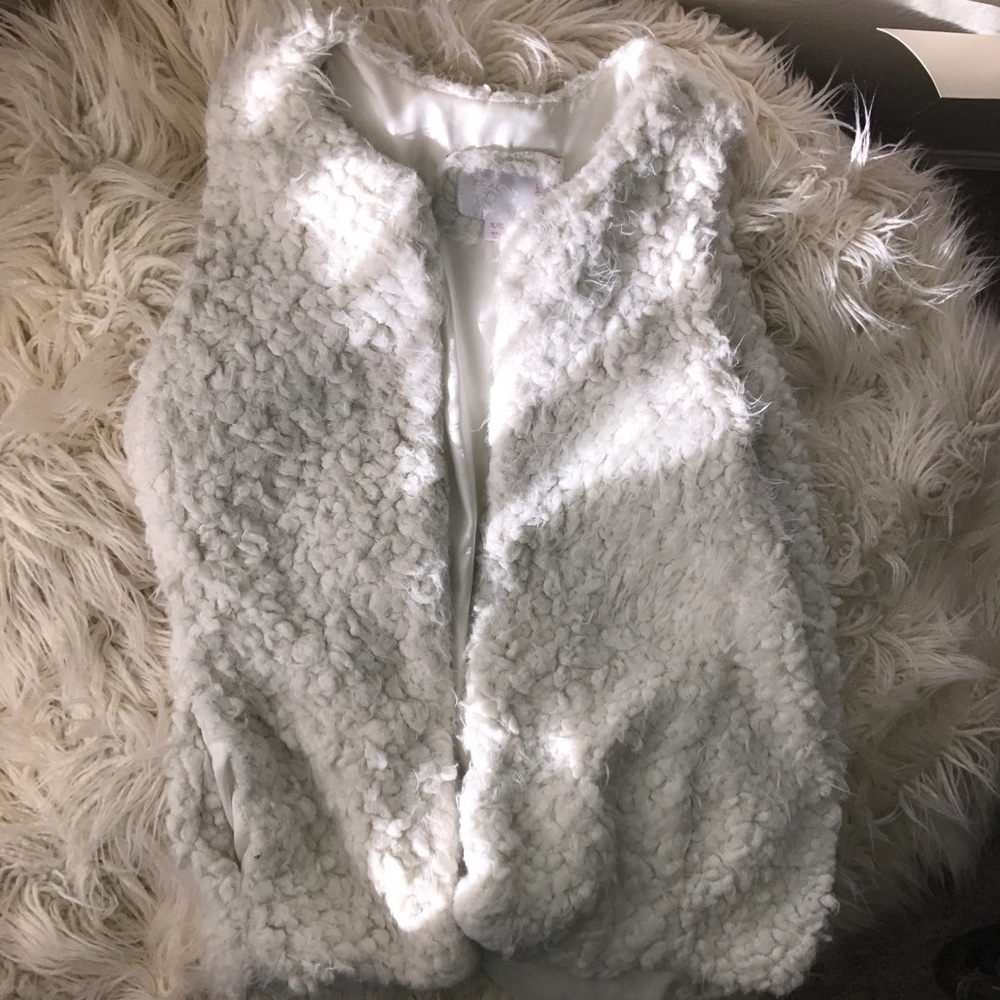 White chic faux fur vest
