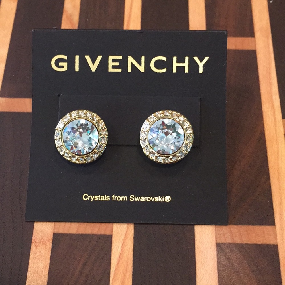 ✨GIVENCHY GOLD STUD EARRINGS✨