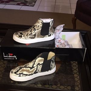 Fashion 👟 high top sneakers. New size 7.