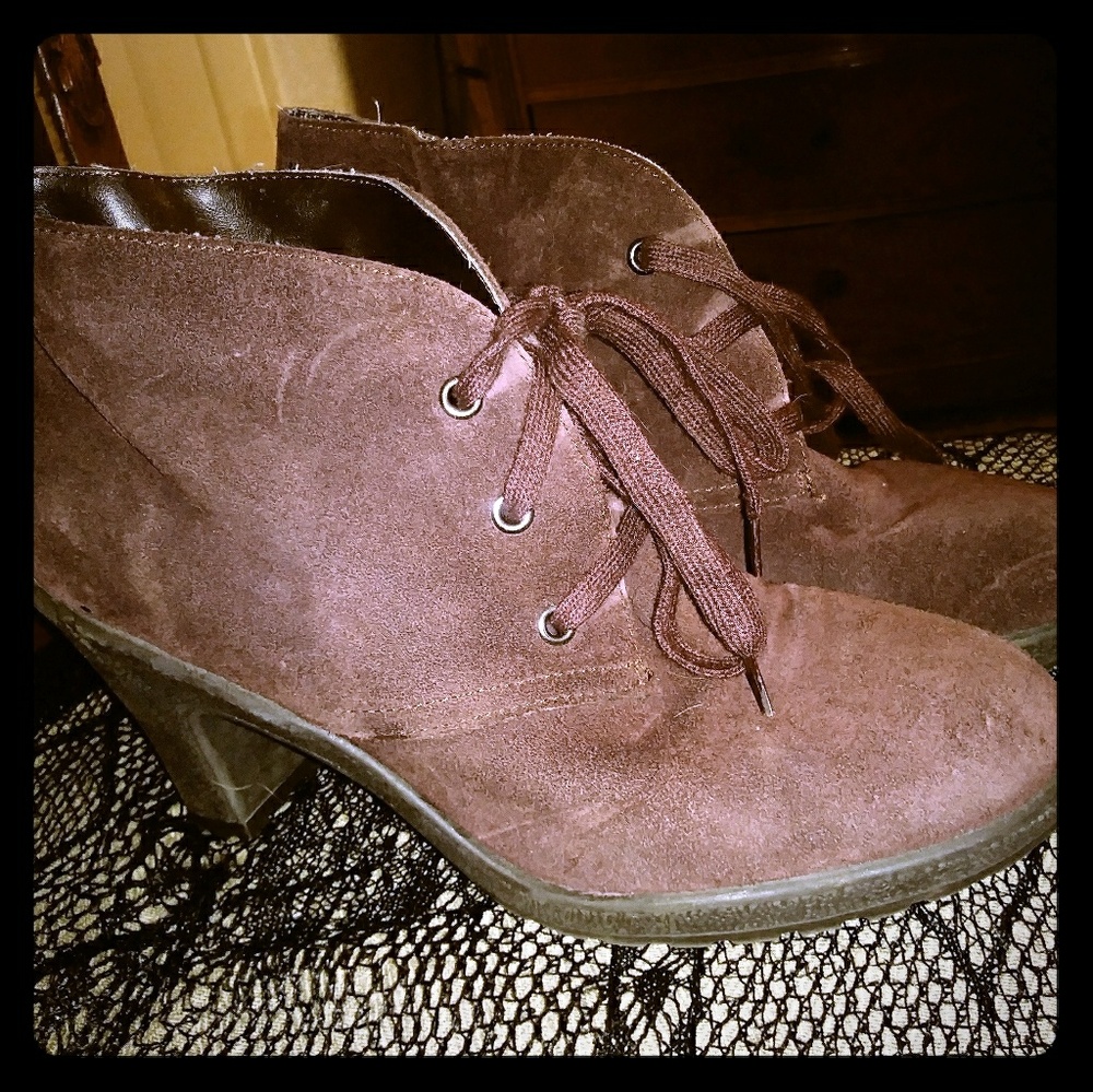 Aerosoles comfy Maroon suade laceup ankle booties