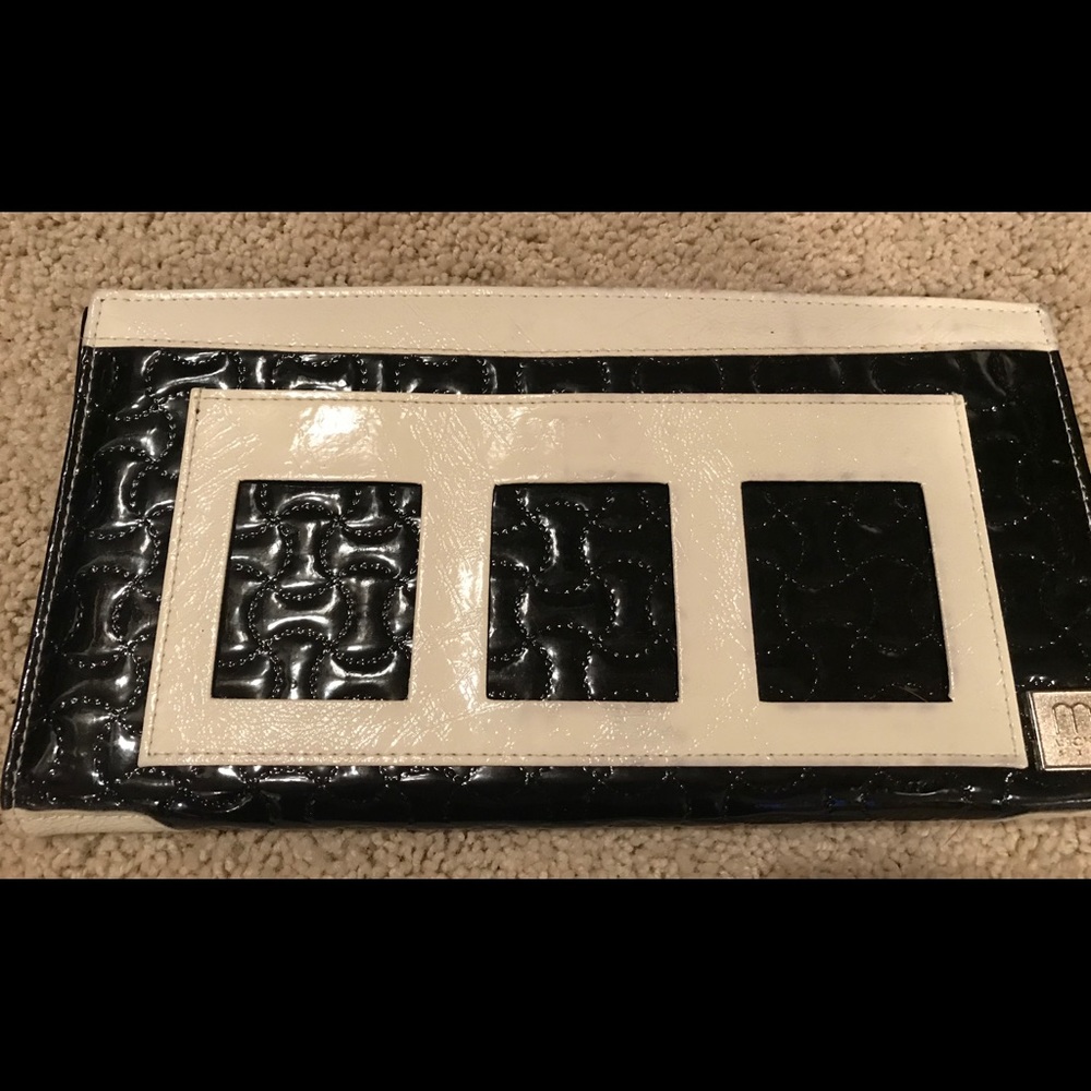 Miche Bag cover. Blk + white. Room for pics