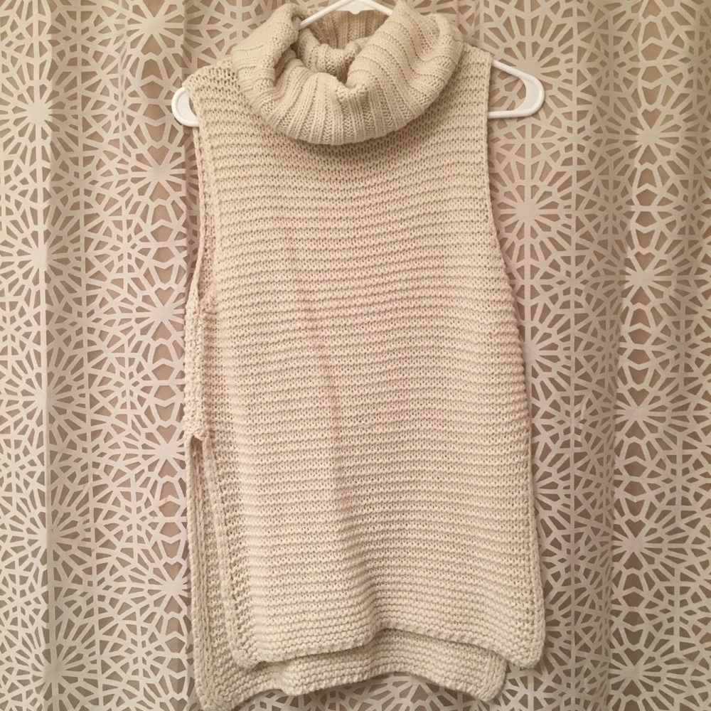 Turtleneck knit top