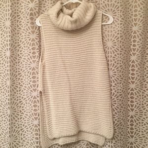 Turtleneck knit top