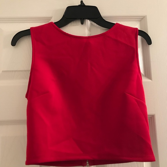 Red crop top - Picture 2 of 3