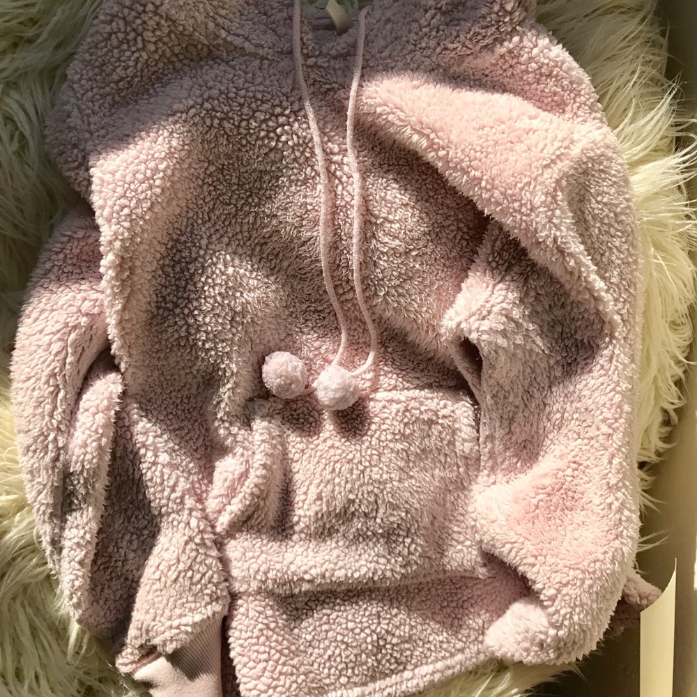 Light pink fuzzy sweatshirt with hood and pocket