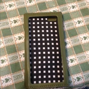 ⬇️💵 Kate Spade olive green iPhone case/wallet
