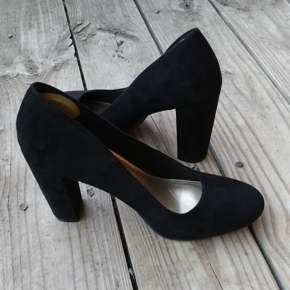 FIONI size 8 1/2 black faux suede heels