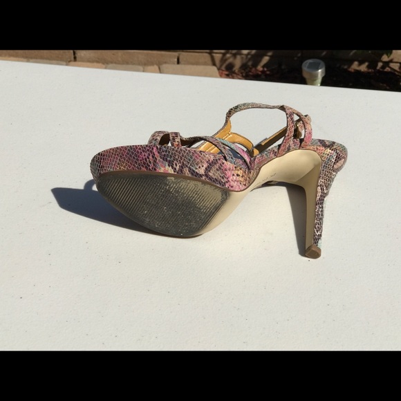 Lavender Snake Print Heels - Picture 3 of 4