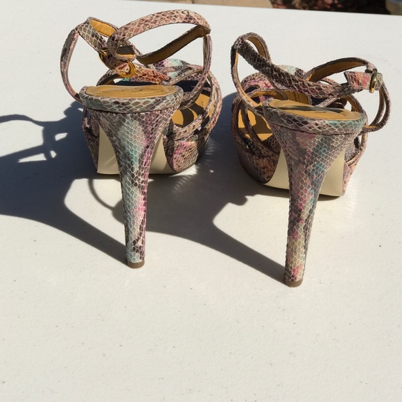 Lavender Snake Print Heels - Picture 4 of 4