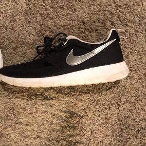 Nike roshes