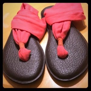Sanuk sandals (yoga sandals) size 6