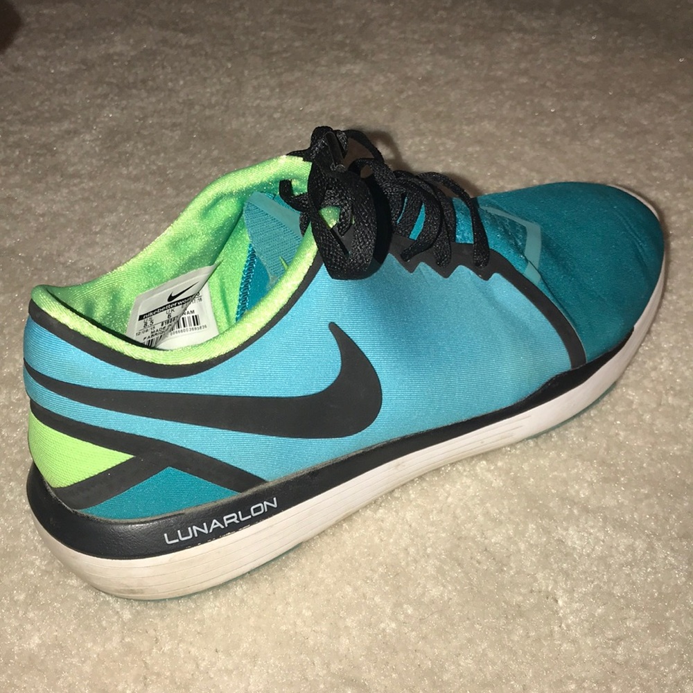 Nike tennis shoes