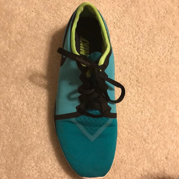 Nike tennis shoes - Picture 2 of 2