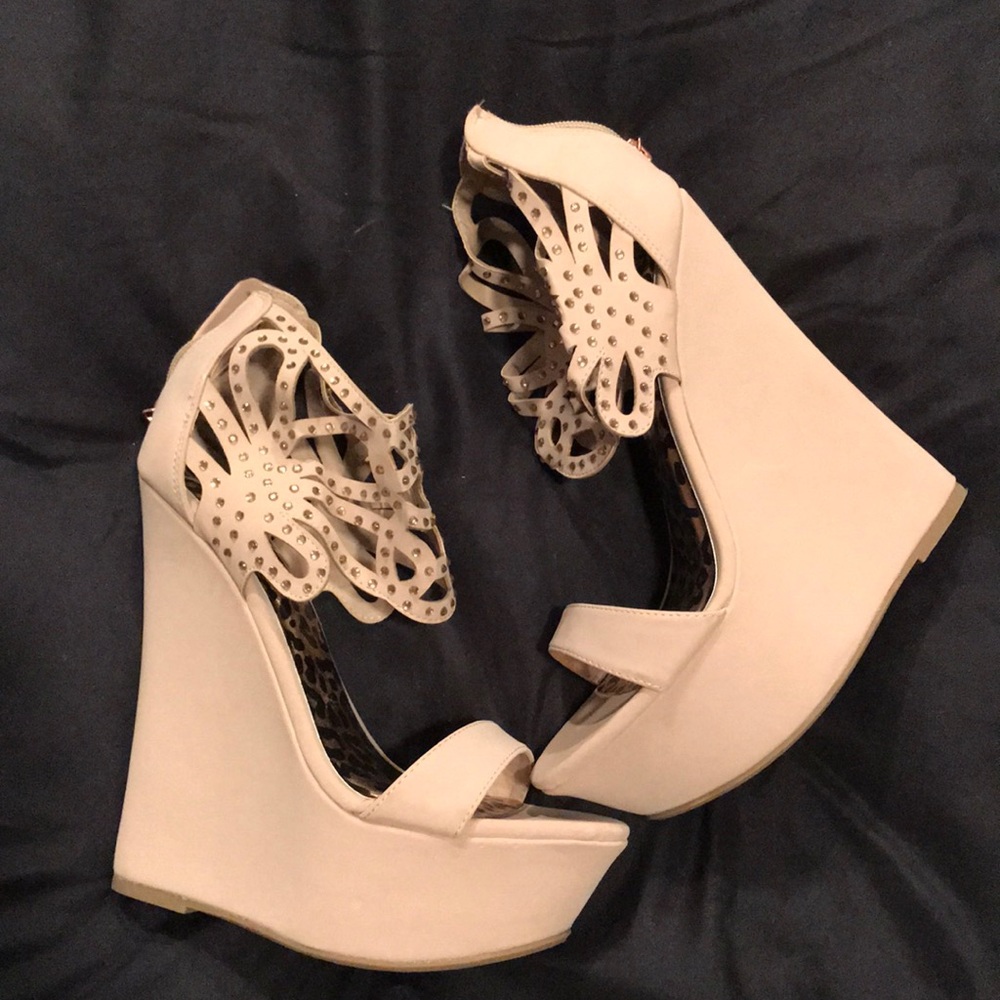 Women’s platform wedge