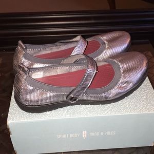 Mary Jane grey flats size 7. Sabara by Rivitalign.